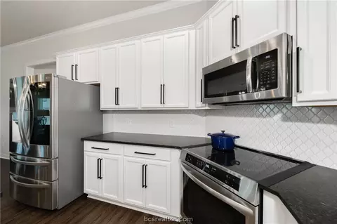 Kitchen - 1934 Cambria Dr, Bryan, TX 77807 photo 2 of 6