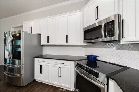 Kitchen - 1934 Cambria Dr, Bryan, TX 77807 photo 2 of 6