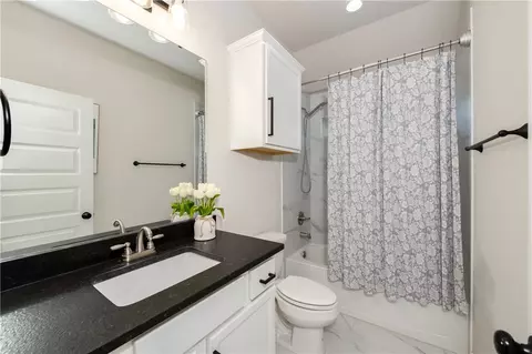 Bath - 1934 Cambria Dr, Bryan, TX 77807 photo 4 of 4