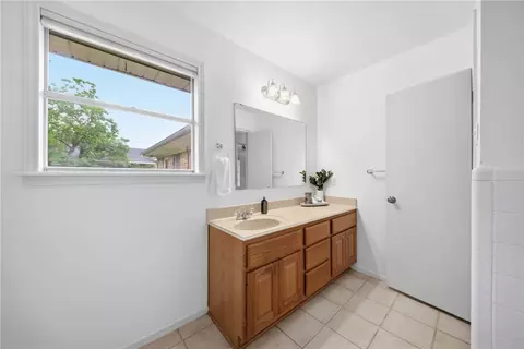 Bath - 1202 Esther Blvd, Bryan, TX 77802 photo 3 of 4