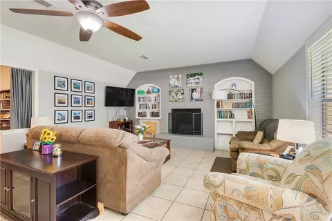 1818 Bee Creek Dr, College Station, TX 77840