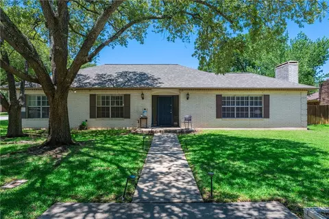 1818 Bee Creek Dr, College Station, TX 77840