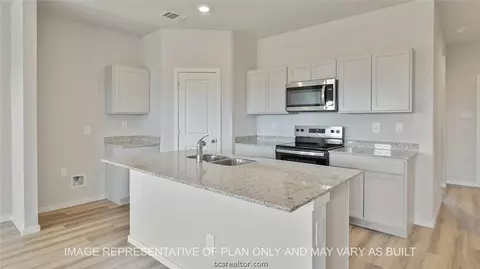 5535 Harriet St, Bryan, TX 77803 photo 2