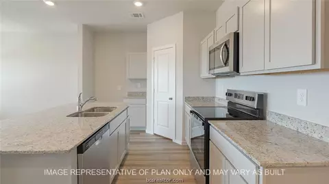 5535 Harriet St, Bryan, TX 77803 photo 3