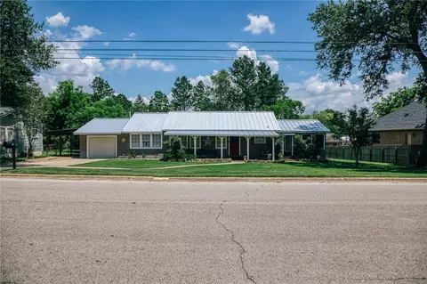 601 S Masonic St, Bellville, TX 77418