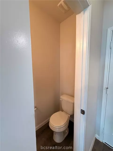 Bath - 982 Rice Dr, Bryan, TX 77803 photo 4 of 5