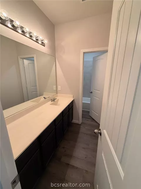 Bath - 982 Rice Dr, Bryan, TX 77803 photo 2 of 5
