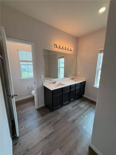 Bath - 982 Rice Dr, Bryan, TX 77803 photo 5 of 5