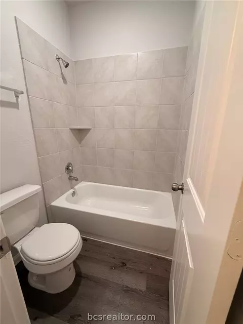 Bath - 982 Rice Dr, Bryan, TX 77803 photo 1 of 5