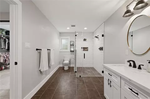 Bath - 515 Crescent Dr, Bryan, TX 77801 photo 2 of 5