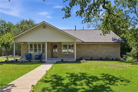 515 Crescent Dr, Bryan, TX 77801