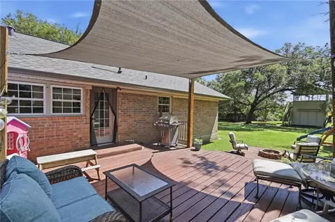 Exterior - 515 Crescent Dr, Bryan, TX 77801 photo 6 of 9