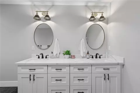 Bath - 515 Crescent Dr, Bryan, TX 77801 photo 1 of 5