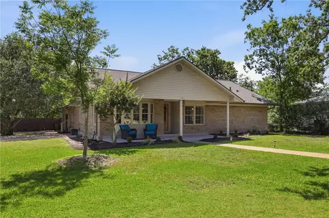515 Crescent Dr, Bryan, TX 77801