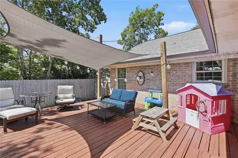 Exterior - 515 Crescent Dr, Bryan, TX 77801 photo 5 of 9