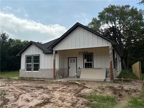 2405 Southside Dr, Bryan, TX 77803