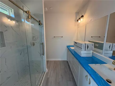 Bath - 2405 Southside Dr, Bryan, TX 77803 photo 2 of 3