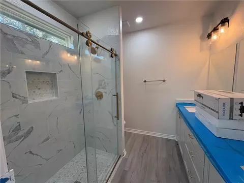 Bath - 2405 Southside Dr, Bryan, TX 77803 photo 3 of 3