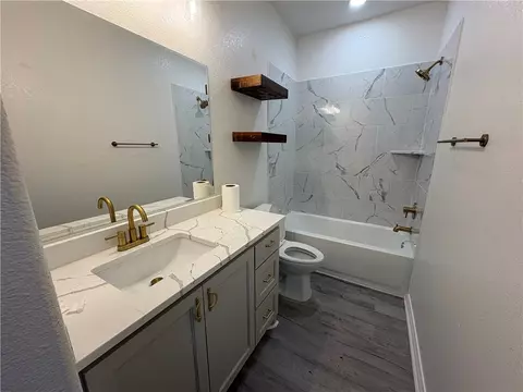 Bath - 2405 Southside Dr, Bryan, TX 77803 photo 1 of 3