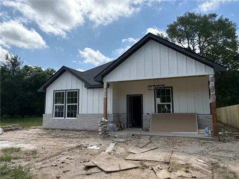 2405 Southside Dr, Bryan, TX 77803