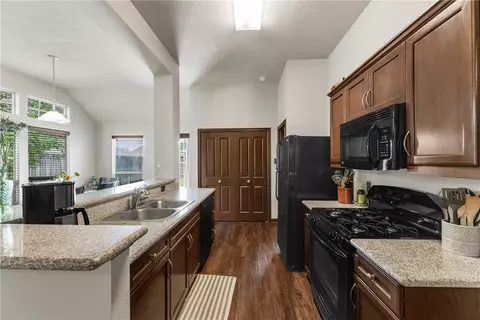 Kitchen - 2025 Positano Loop, Bryan, TX 77808 photo 4 of 5