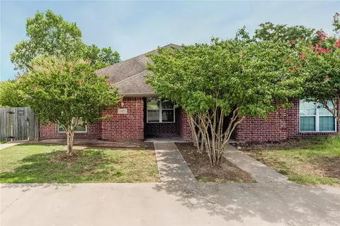 1425 Western Oaks Ct, Bryan, TX 77807