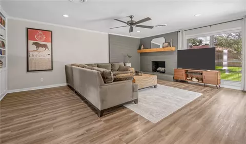 2308 Morningside Dr, Bryan, TX 77802