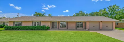 2308 Morningside Dr, Bryan, TX 77802