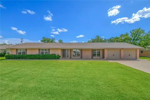 2308 Morningside Dr, Bryan, TX 77802