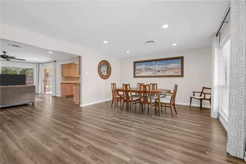 2308 Morningside Dr, Bryan, TX 77802