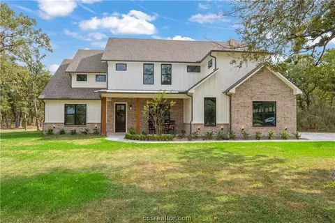5529 Woodland Park Dr, College Station, TX 77845