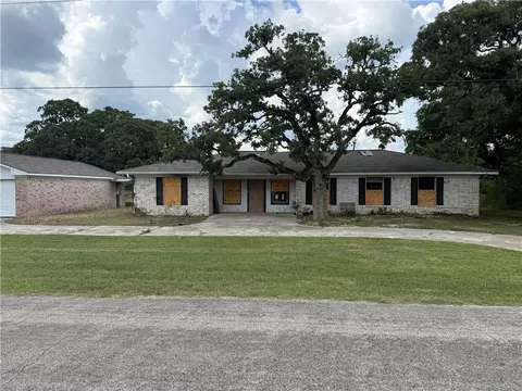 245 Golfview Dr, Normangee, TX 77871