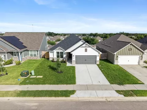 1904 Stubbs Dr, Bryan, TX 77807