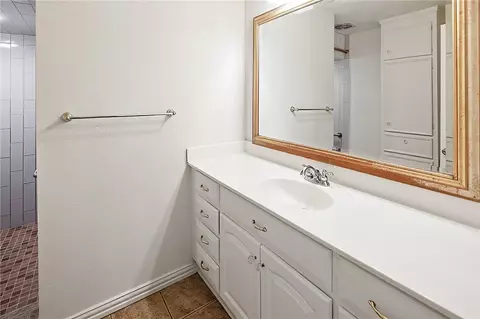 Bath - 3703 Stillmeadow Dr, Bryan, TX 77802 photo 3 of 3