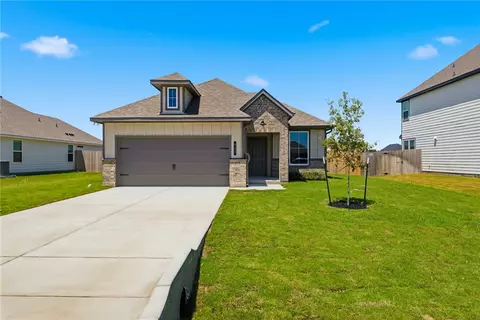 413 Harvest Lake Dr, Snook, TX 77878