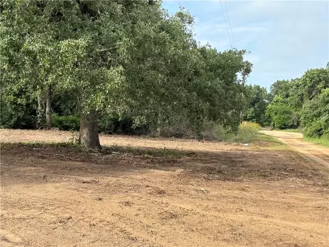 385 Dogwood Dr, Caldwell, TX 77836