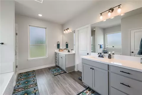 Bath - 10398 Bourbon Ln, Bryan, TX 77808 photo 1 of 4