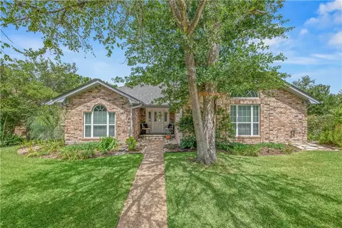 9217 Timber Knoll Dr, College Station, TX 77845