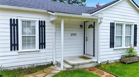1515 Ursuline Ave, Bryan, TX 77803