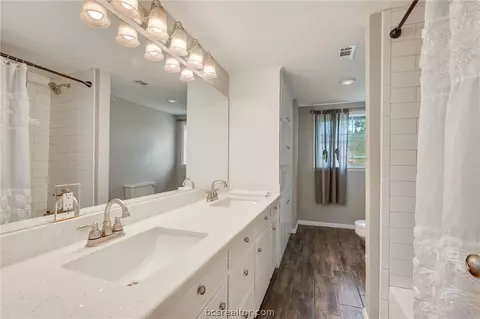 Bath - 2505 Willow Bend Dr, Bryan, TX 77802 photo 3 of 3