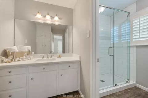Bath - 2505 Willow Bend Dr, Bryan, TX 77802 photo 2 of 3