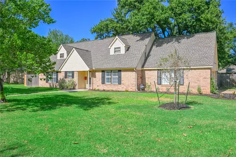 Exterior - 2505 Willow Bend Dr, Bryan, TX 77802 photo 2 of 7