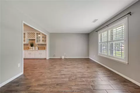 Living - 2505 Willow Bend Dr, Bryan, TX 77802 photo 3 of 4