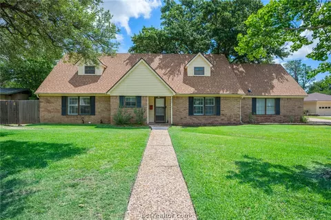 2505 Willow Bend Dr, Bryan, TX 77802