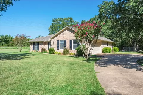 1811 Harris Dr, College Station, TX 77845