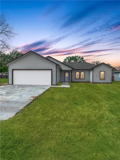 408 Wrangler St N, Franklin, TX 77856