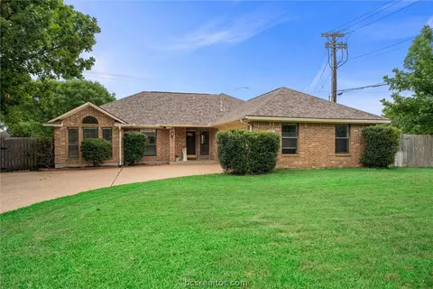 600 Coachlight Ct, College Station, TX 77845