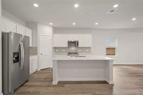 Kitchen - 27219 Blue Pool, Bryan, TX 77801 photo 1 of 2