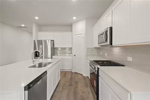 Kitchen - 27219 Blue Pool, Bryan, TX 77801 photo 2 of 2