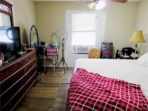 Bedroom - 1413 Sandy Point Rd, Bryan, TX 77803 photo 4 of 4